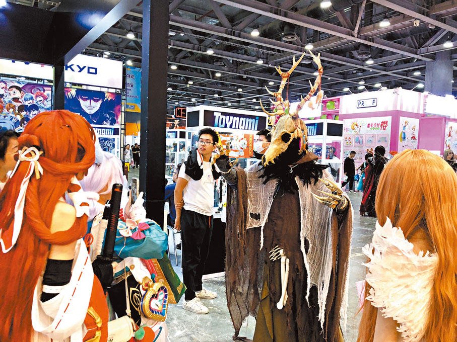 ●本屆中國國際漫畫節吸引大量COSER角色扮演者及動漫愛好者參與。  香港文匯報記者方俊明 攝