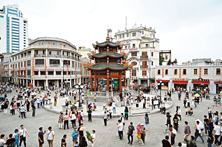 ●廣東汕頭小公園開埠區吸引遊客遊玩參觀。 資料圖片