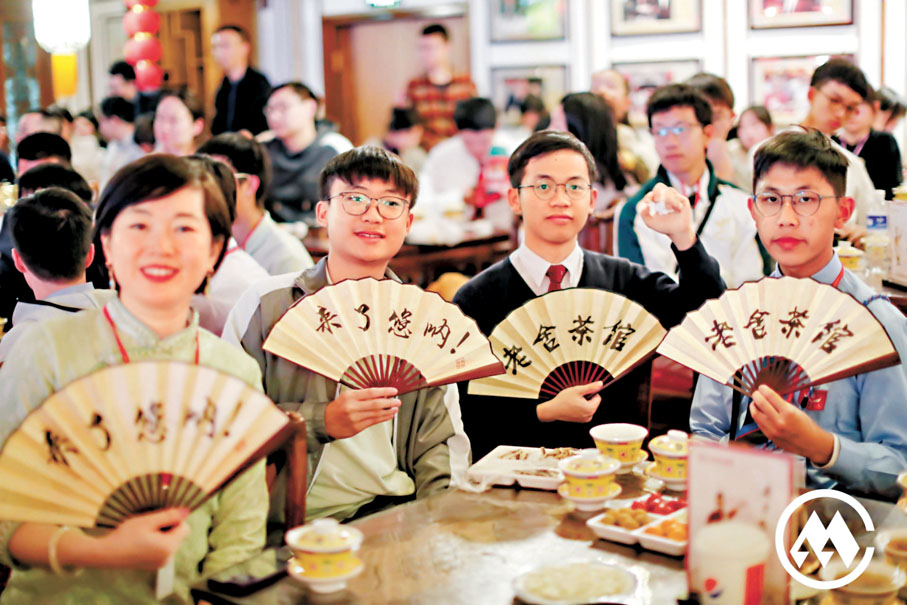 ●陳濬哲（右一）和同學們在內地的旅程中獲益良多。讀者供圖