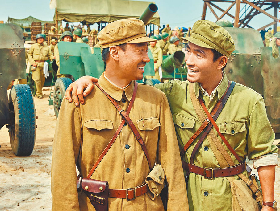 ●李想、李默尹、李曉一家三口終於在戰場中團聚。