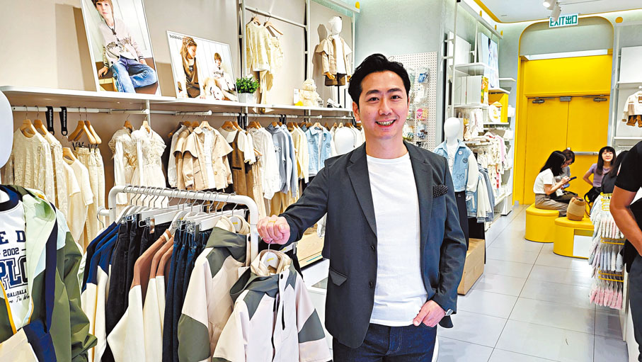 ●森馬國際集團（香港）公司總經理李務燦稱，今年計劃在灣仔及九龍灣再開多2間分店。