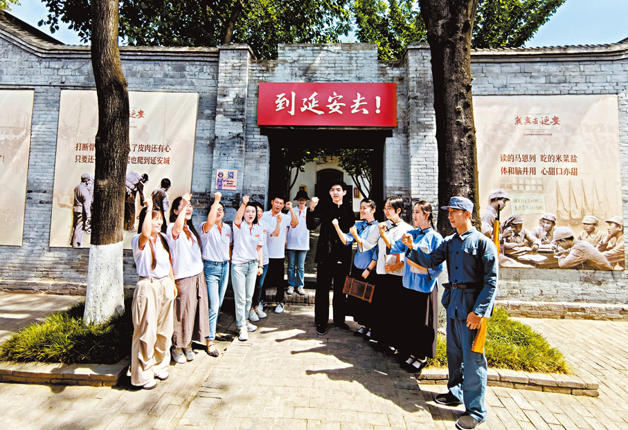 ●「我要去延安——抗戰時期愛國青年的時代抉擇」激起了許多觀展青年的愛國熱情。