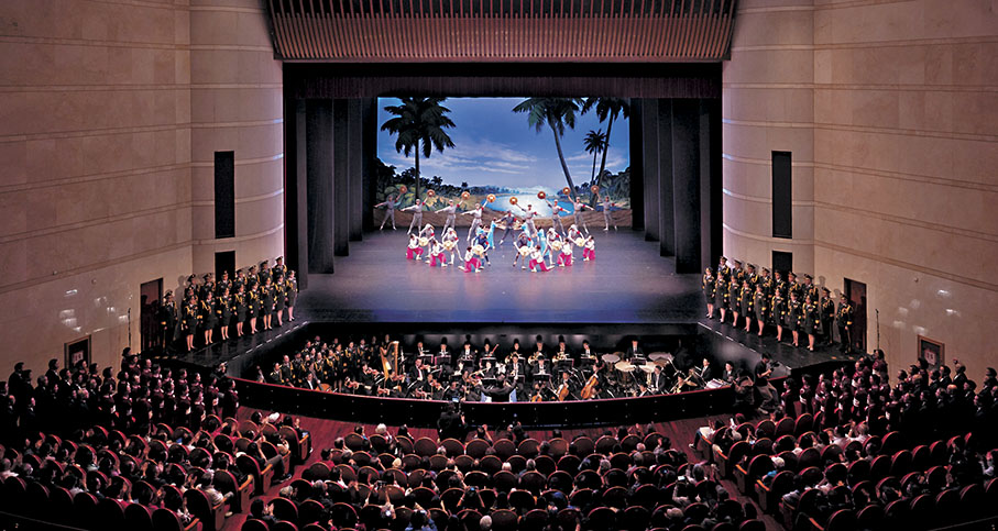 ●中央芭蕾舞團《紅色娘子軍》日前在天橋劇場慶賀首演60周年。 攝影：時任