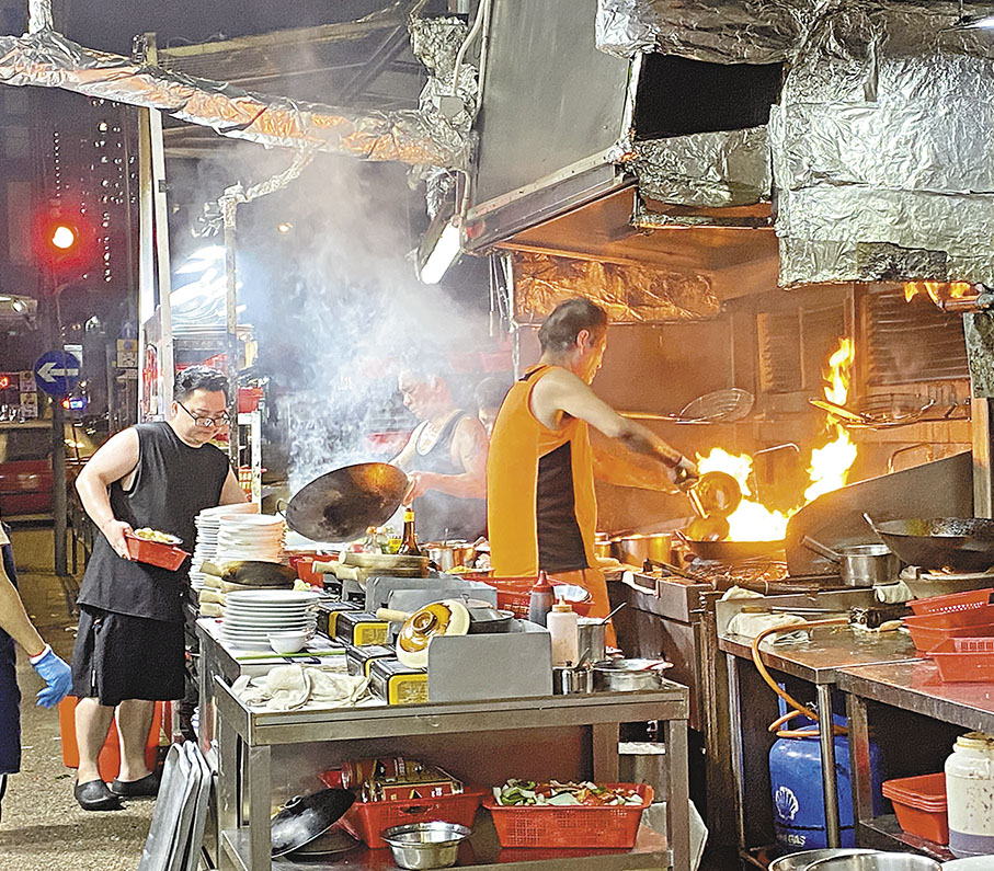 ● 於香港屹立超過半世紀的港式大排檔，近日透過數碼轉型支援先導計劃進行升級。