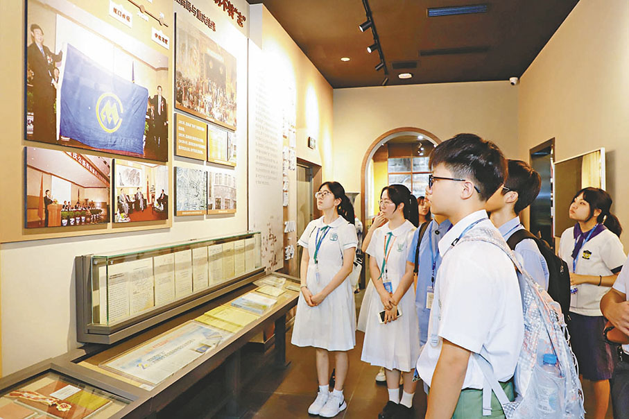 ●同學們在內地參觀了多所博物館和紀念館。