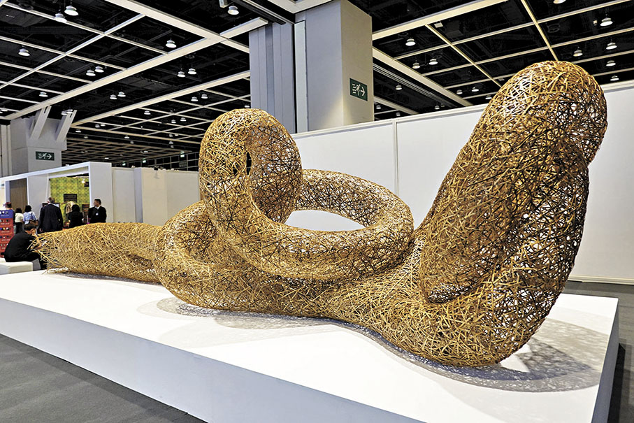 ●日本藝術家四代田辺竹雲齋的大型竹編裝置藝術。