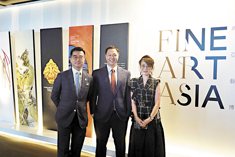 ●典亞藝博創辦人黑國強（左）、鄭維揚（中）及典亞藝博策展總監劉君璧。