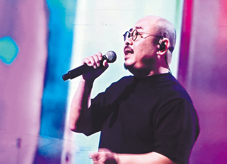 ●刀郎把來自於土地、市井、江河、山水的律動唱到「刀迷」心裏。