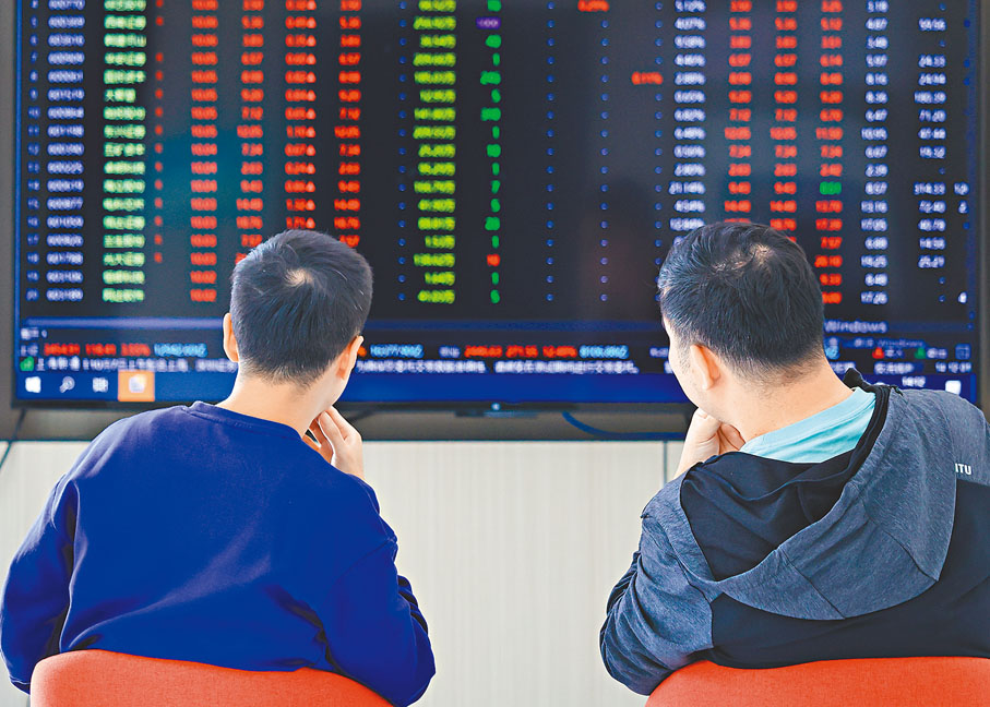 ●A股昨日長假後復市，一如預期延續瘋漲模式。 新華社