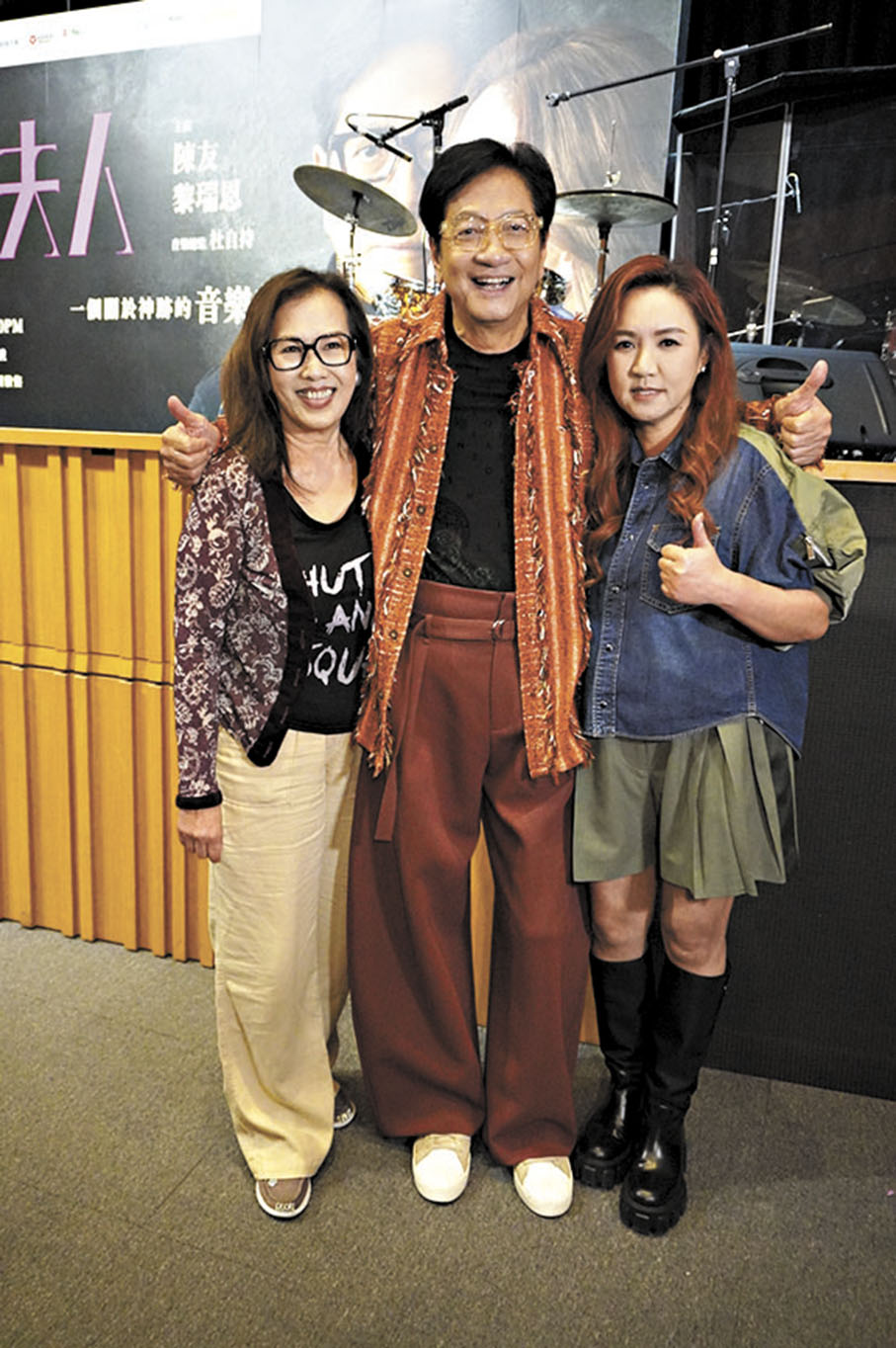 ●陳友鬼馬指與太太和黎瑞恩重演《一屋兩妻》。