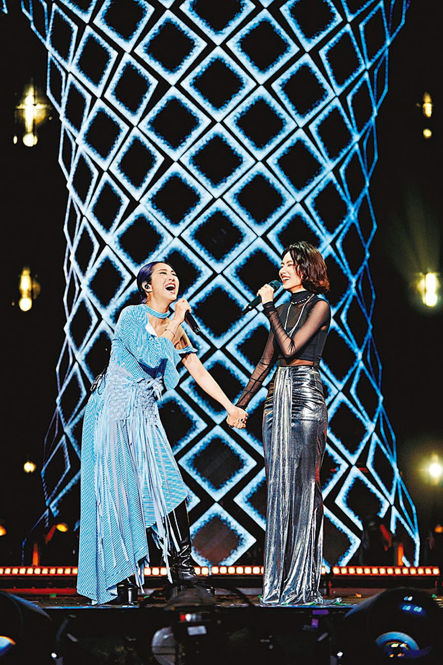 ●劉惜君(右)擔任重慶場的表演嘉賓。