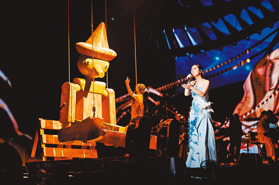 ●千嬅唱出多首經典粵語歌。