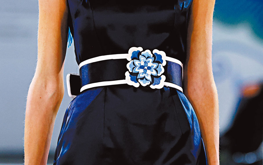 ●時裝展充滿楚雄彝繡文化元素。