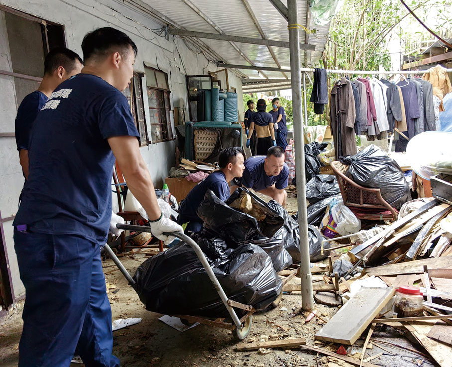●2023年9月，虎地坳村遭遇百年一遇的黑雨，受災嚴重，義工隊迅速出動，奮力救災。
