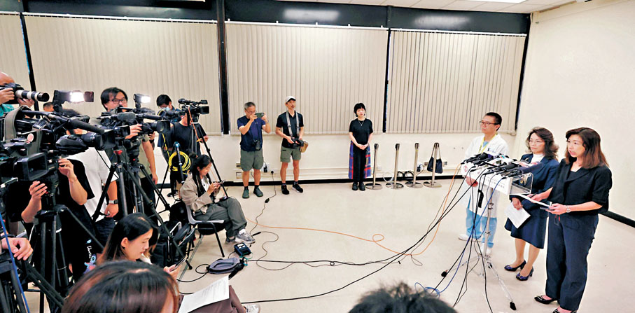 ●東區醫院昨日交代病人遭插錯鼻胃喉事故。香港文匯報記者黃艾力  攝