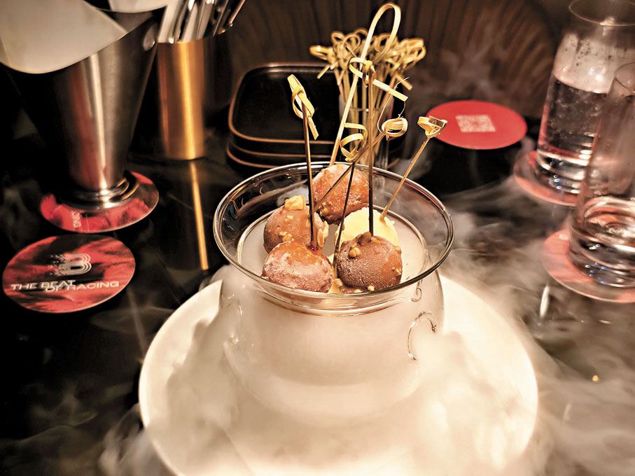 ●榛子雪糕﹑紅莓雪葩及櫻桃白蘭地雪糕。