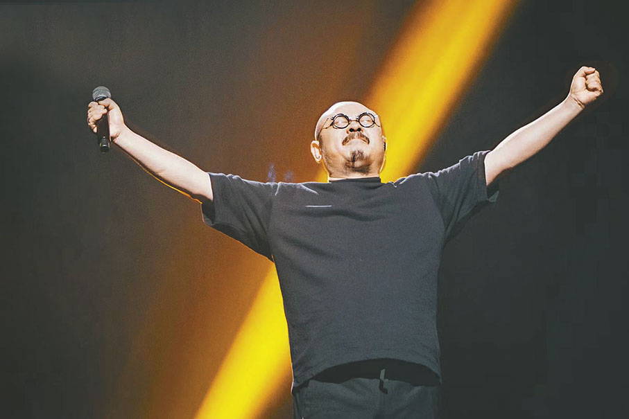 ●許多粉絲能通過刀郎的歌獲得基本的情感慰藉。