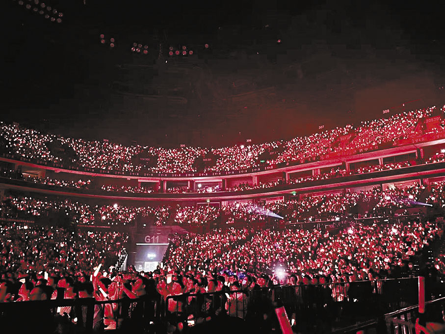 ●昨晚刀郎南京演唱會現場座無虛席。