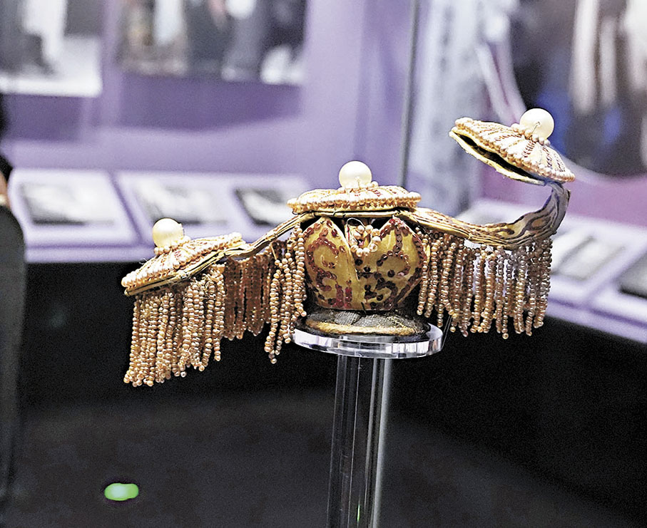 ●梅蘭芳出演《霸王別姬》時所戴的如意冠。