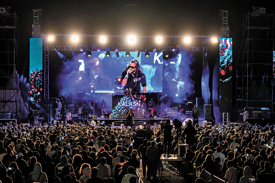 ●在綜合體育中心舉行的ALLWAVES音樂節。