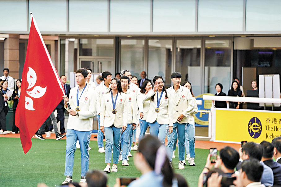 ●多名巴黎奧運代表在香港「劍神」張家朗帶領下登場。