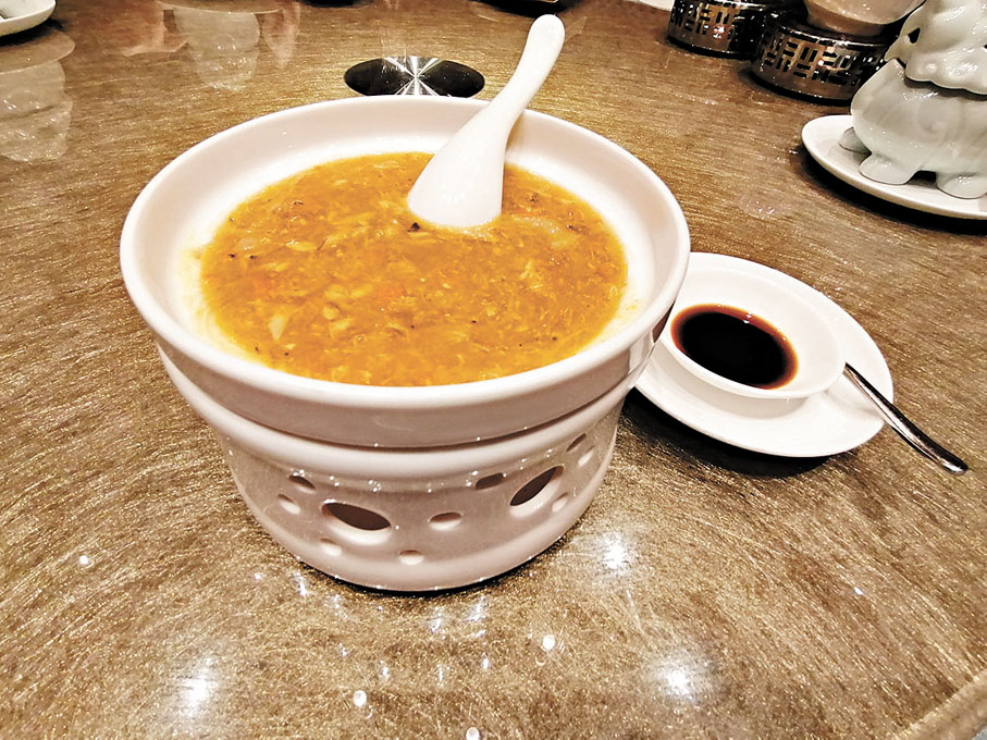 ●鮮拆蟹粉燴魚翅