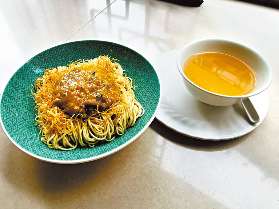 ●蟹粉拌毛細麵
