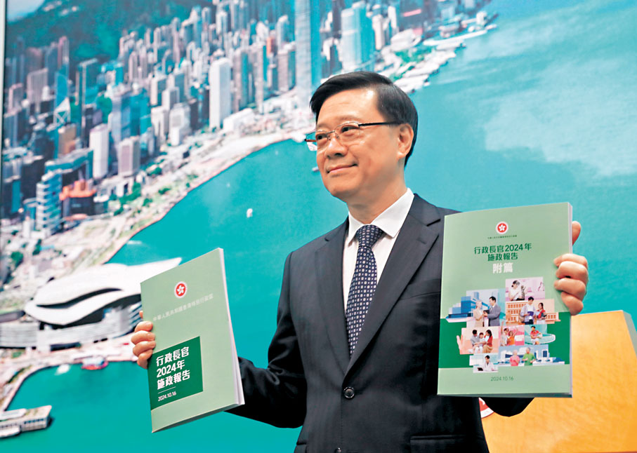 ●昨日，行政長官李家超行政會議前見傳媒介紹今日發表的施政報告。香港文匯報記者郭木又 攝