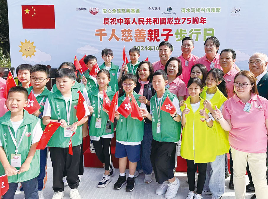 ●麥美娟和參加者開心合照。