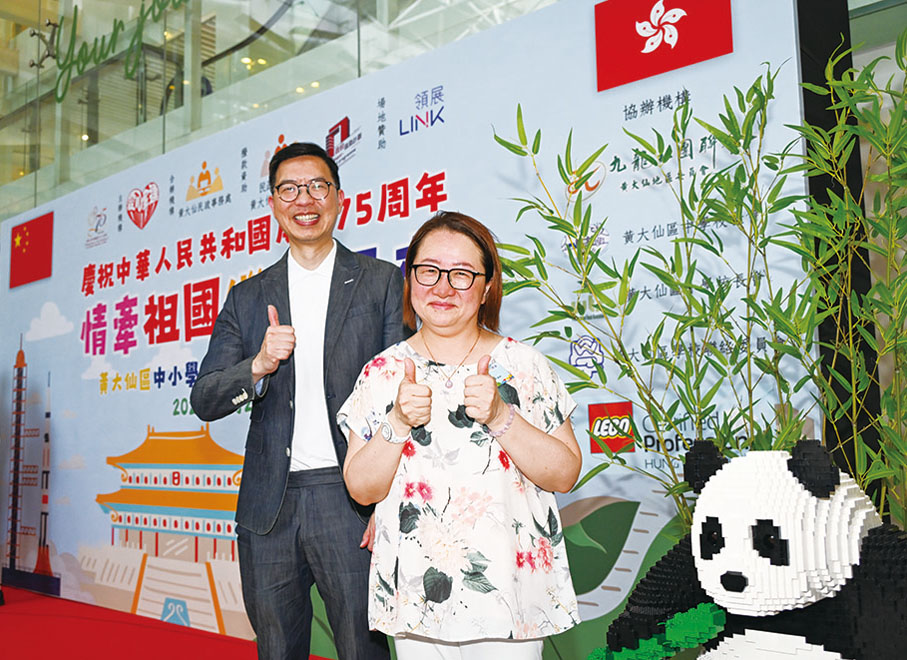 ●胡鉅華（左）和姚逸華合照。