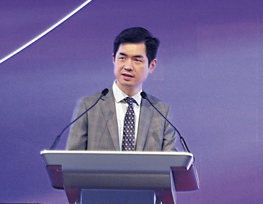 ●邢自強表示，中國出口增加，有利人民幣國際化。 香港文匯報記者岑健樂  攝