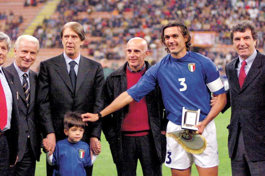 ●施薩馬甸尼（左二）和保羅馬甸尼（右二）都曾經先後代表過意大利上陣。  資料圖片