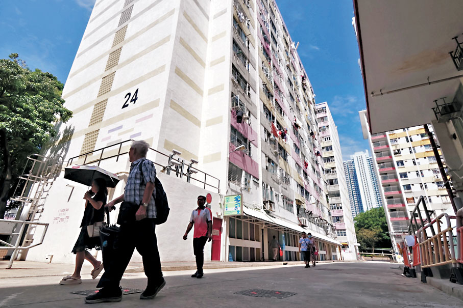 ●明年1月將推出善用公屋資源獎勵計劃，為提供確切情報舉報濫用公屋的人士提供約三千元獎賞。香港文匯報記者涂穴 攝