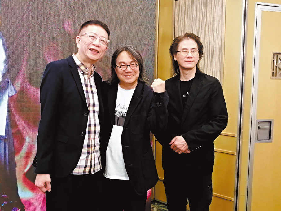 ●導演吳國亮(右起)、總監陳善之和葉家寶努力向年輕人推廣時尚粵劇。