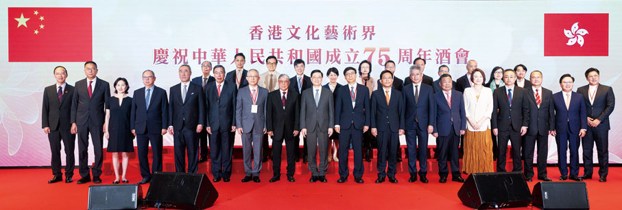 ●前排左起：馬逢國、施榮懷、何超瓊、林建岳、唐英年、梁君彥、王松苗、霍震霆、李家超、區永熙、李永勝、劉震、許正中、李慧琼、李曙光、蔡冠深、王英偉、霍啟剛。後排左起：蘇惠良、袁彥文、黃百鳴、馬浩文、沈鳳君、吳靜怡、劉明光、龍貫天、潘耀明、洪祖星、陳儉雯、王祖藍。