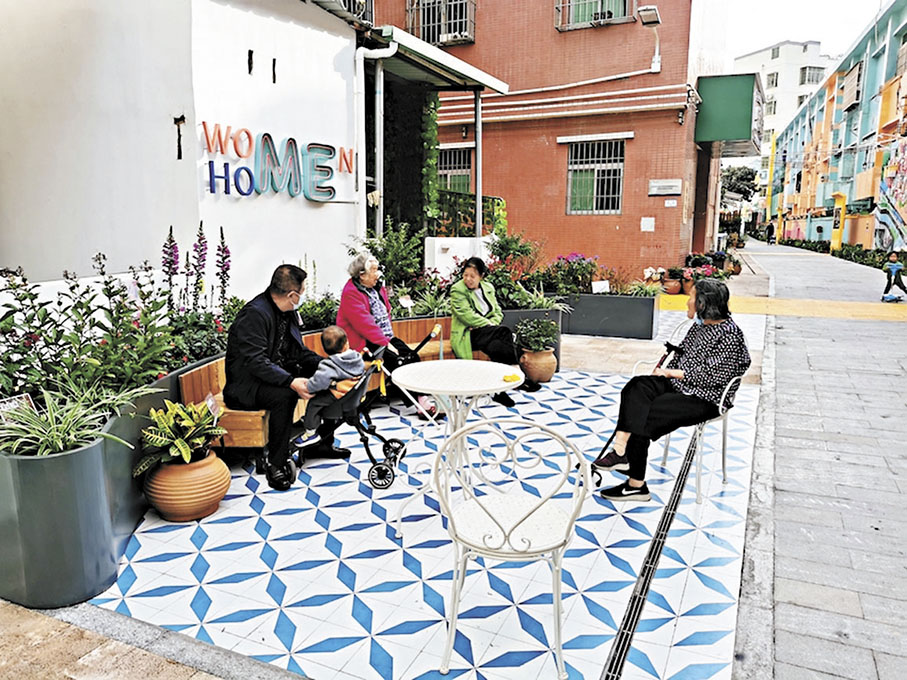 ●改造後的大和村主街，增添了不少公共空間供居民娛樂休閒。 香港文匯報深圳傳真