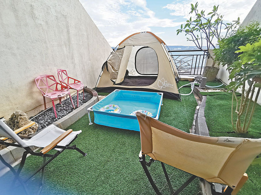 ●親子房間露台可設露營帳幕，以及為小孩自製小泳池。