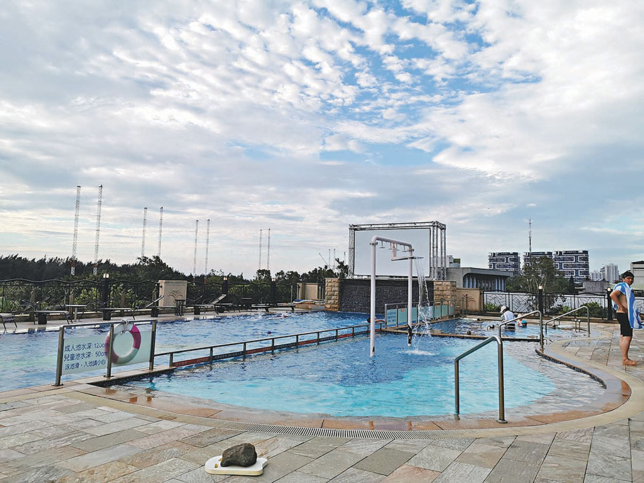 ●戶外高空泳池