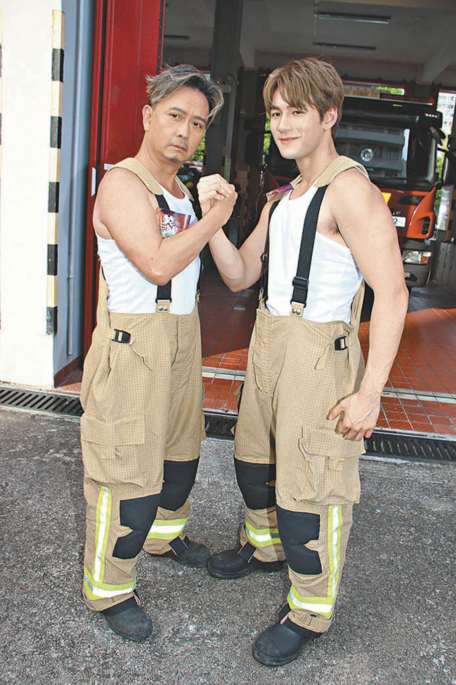 ●謝君豪與魏浚笙大騷肌肉。