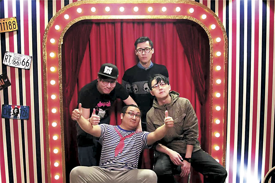 ●2015年文良第一次創業時期的節目置景圖。   香港文匯報吉林傳真