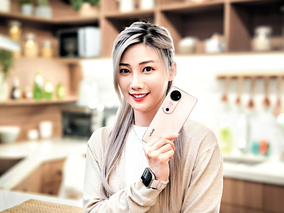 ●配備5,000萬像素蔡司全主攝鏡頭的V40 5G手機