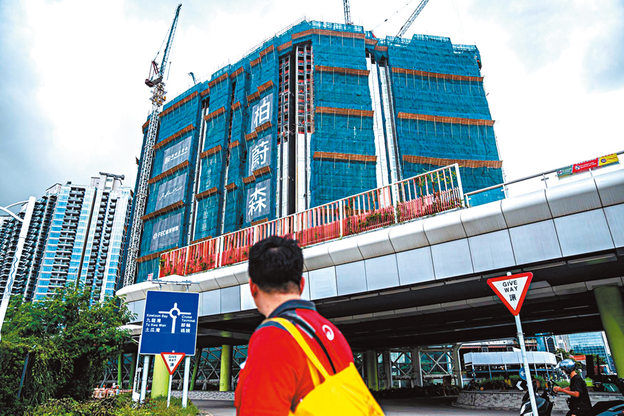●本港興建中但未賣出的樓花單位約7.7萬伙,續處歷史新高水平。 資料圖片