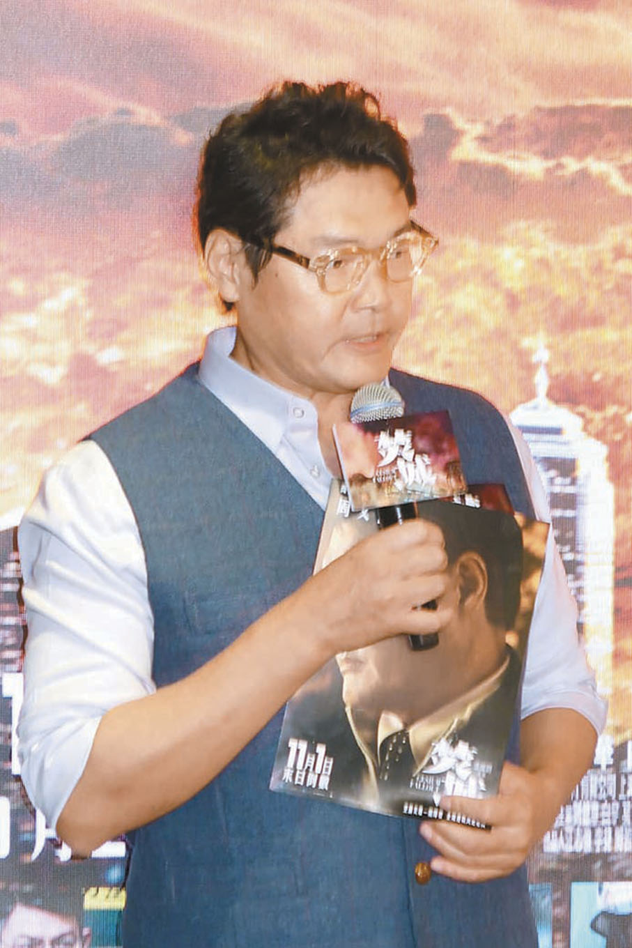 ●周文健飾演莫文蔚的丈夫。