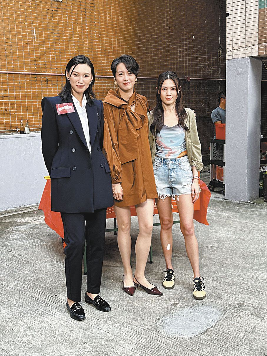 ●右起：周秀娜、梁詠琪和王丹妮都要拍打架戲。