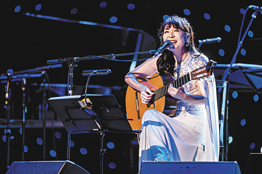 ●小野麗莎演唱經典歌。  中新社