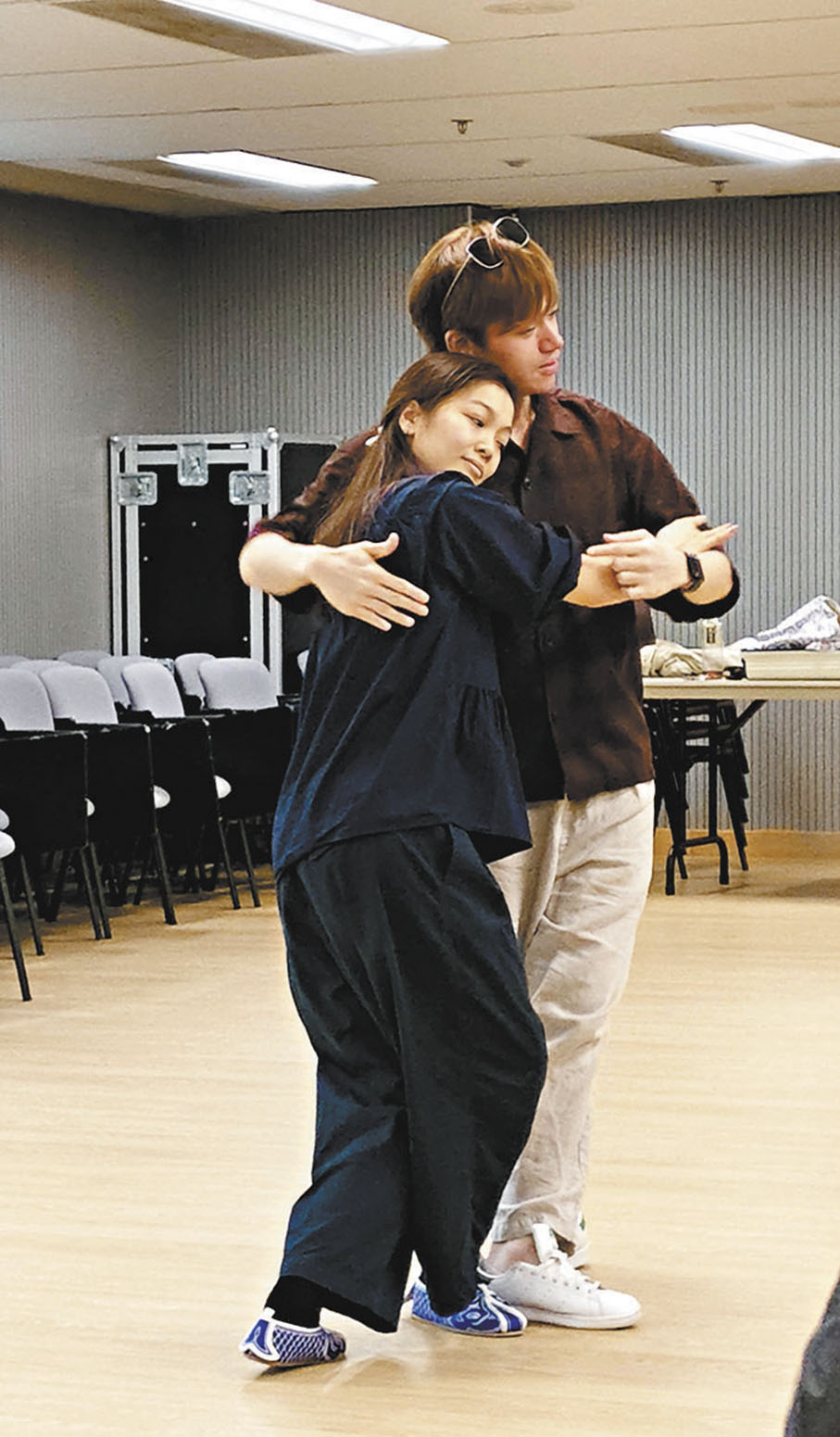 ●譚穎倫與曉瑜排演《樓合會》。