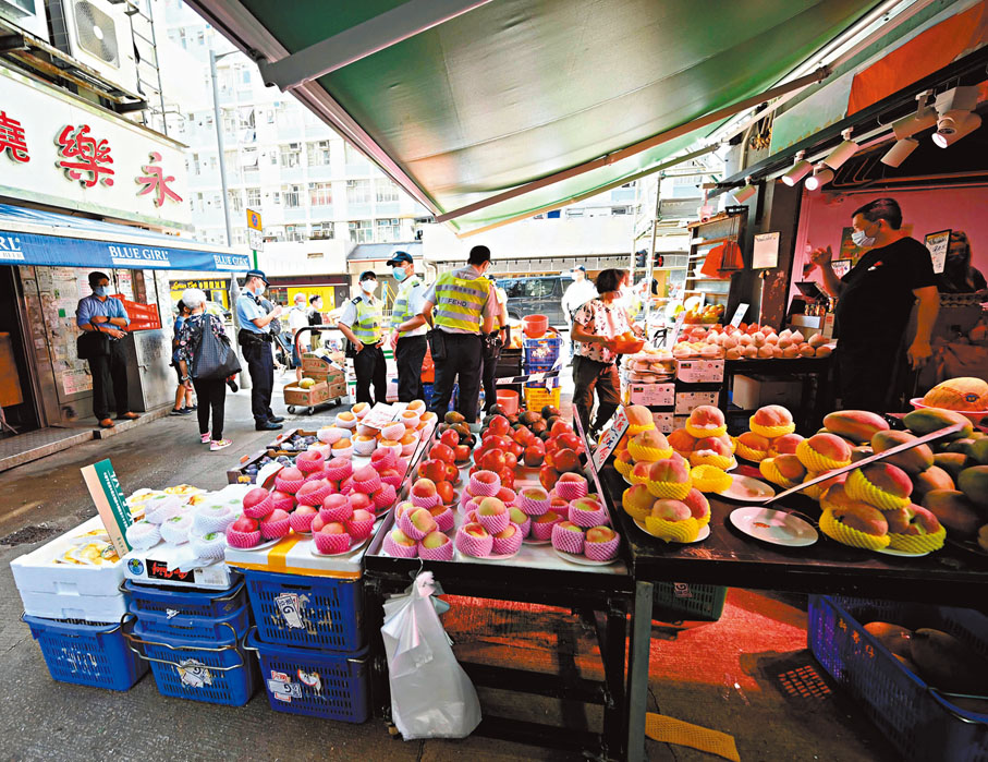●食環署與警方2022年起在各區聯合打擊店舖阻街，阻街情況現已有顯著改善。 資料圖片