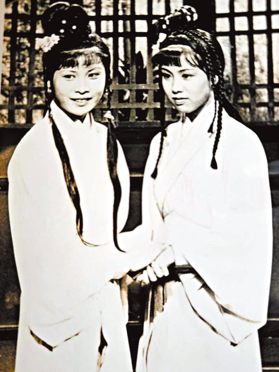 ●李麗麗與文雪兒曾合作《白髮魔女傳》。