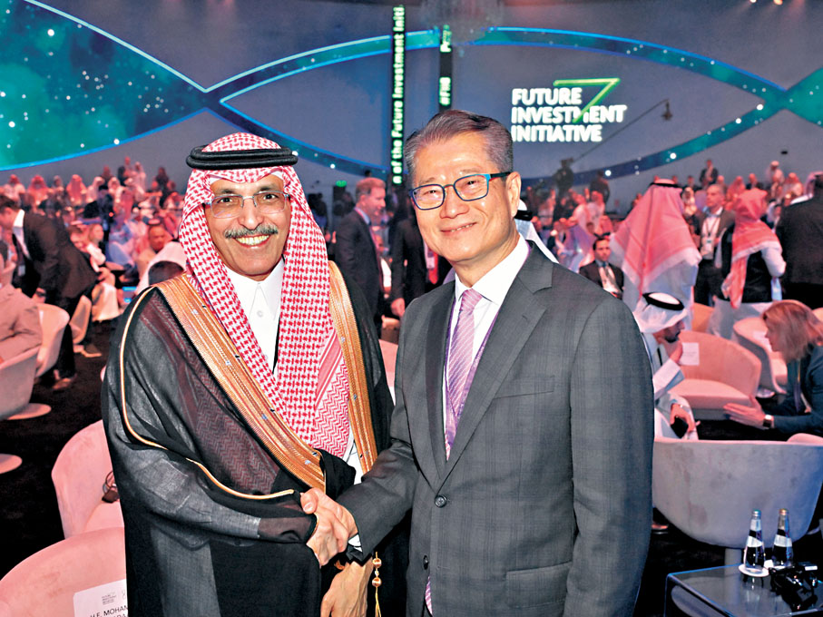 ●陳茂波昨日在FII大會上與沙特財政部長Mohammed Al-Jadaan見面。