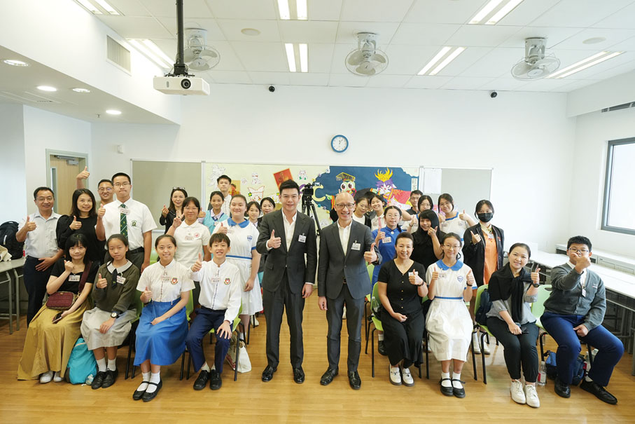 ●中學一組小組賽場—學生及評判合影。